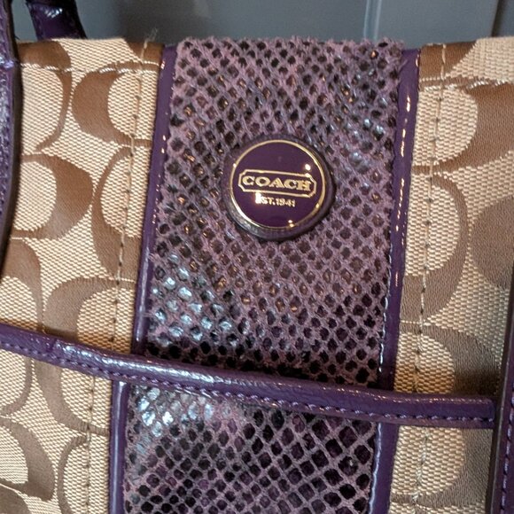 LOW START Coach, Signature Khaki & Purple Python Patent Leather Shoulder Bag - Picture 3 of 14